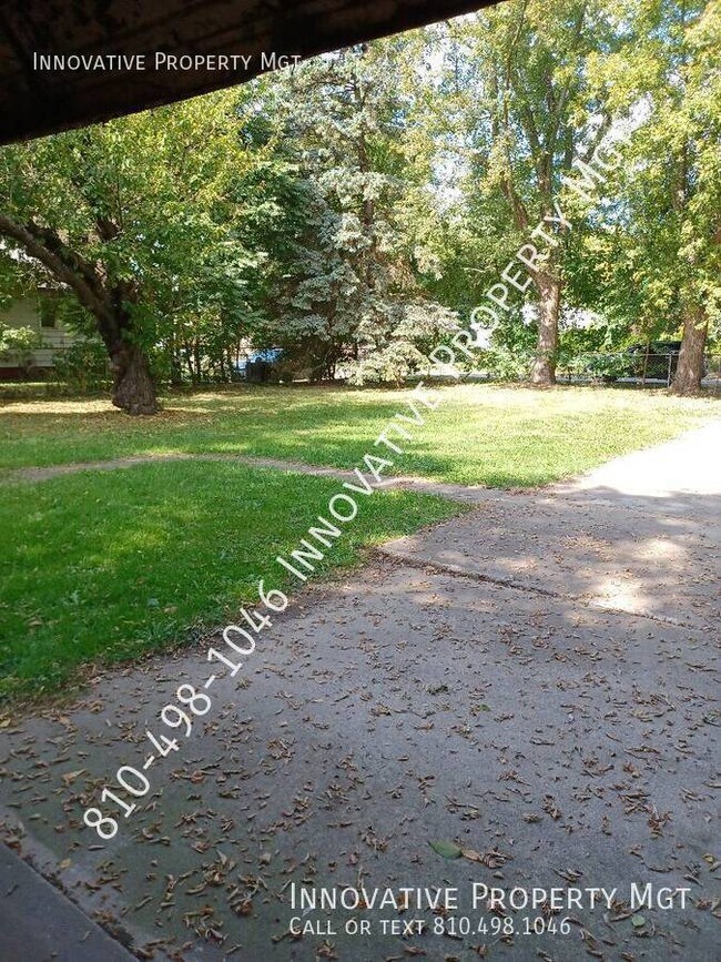 Building Photo - Burton ranch 3 bed 1 bath, hardwood floors...