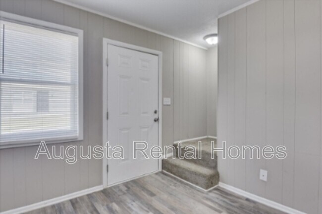 Building Photo - 2511 Cascade Dr