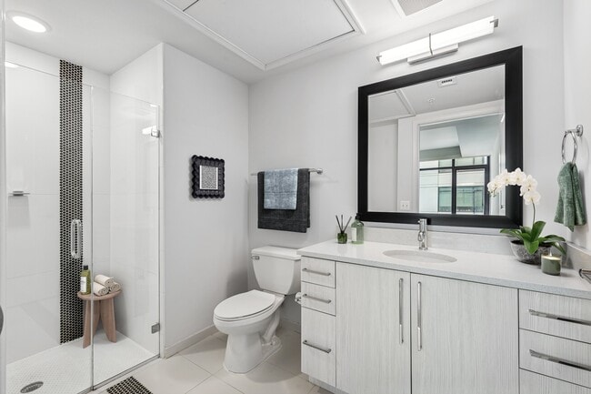 Building Photo - Latitude