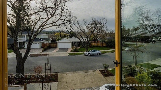 Building Photo - 1825 Maddux Dr