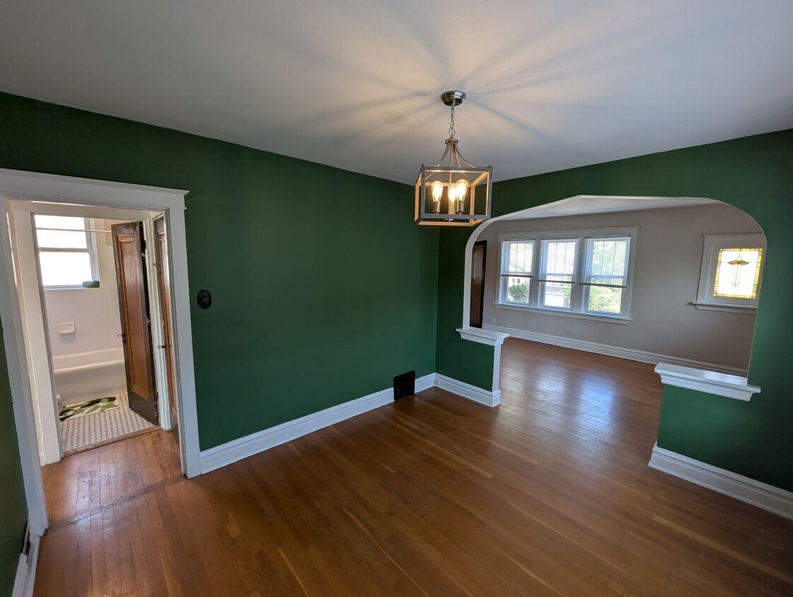 Foto principal - 6137 Dewey Ave