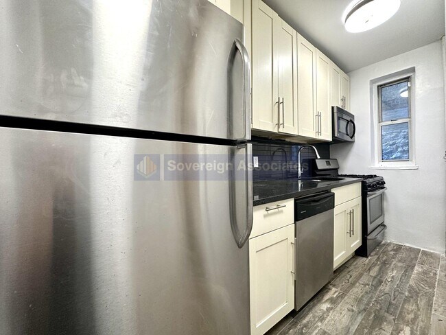 Foto del edificio - 4300 Broadway