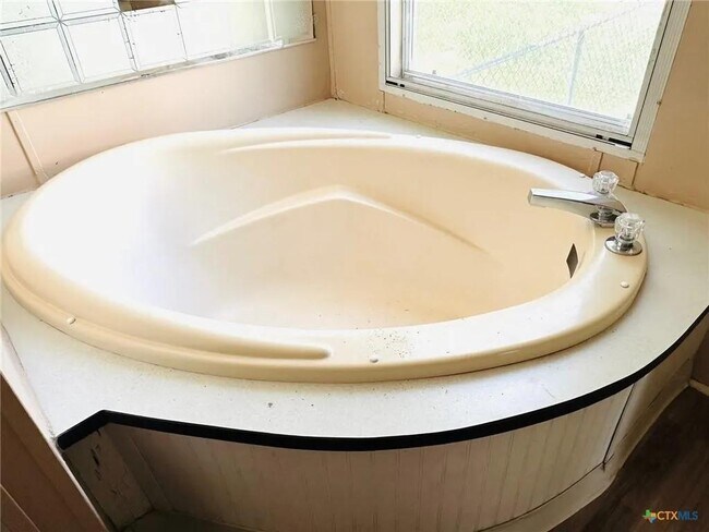 Foto del edificio - 1203 W Main St