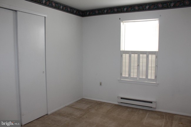 Foto del edificio - 7042 Basswood Rd