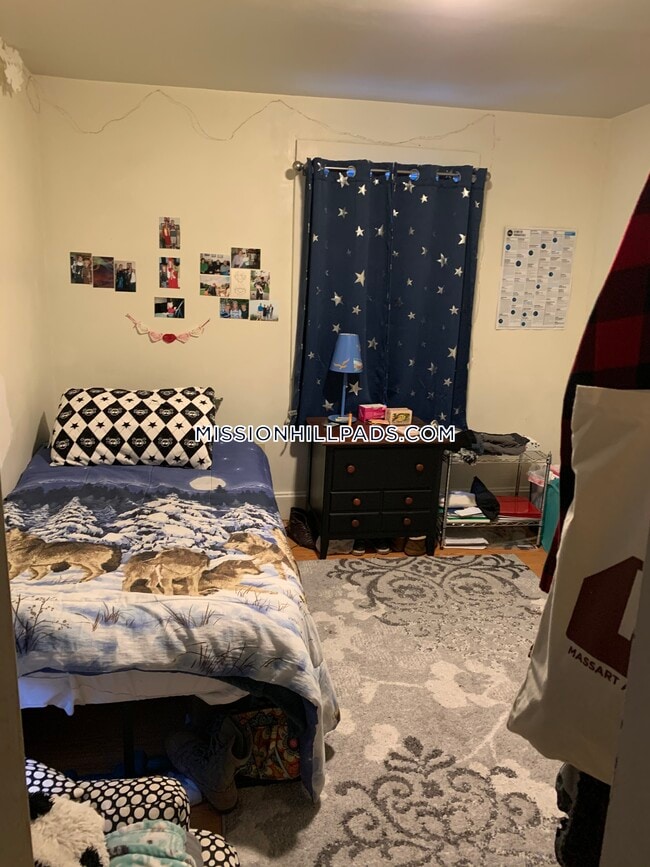 Building Photo - 2 Shepherd Ave