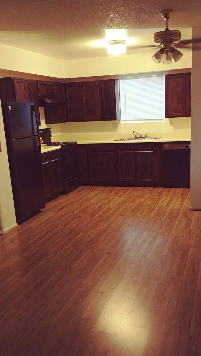 Foto del edificio - 465 W Ivyglen St