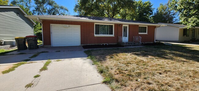 Building Photo - 8201 S Cherrywood Dr