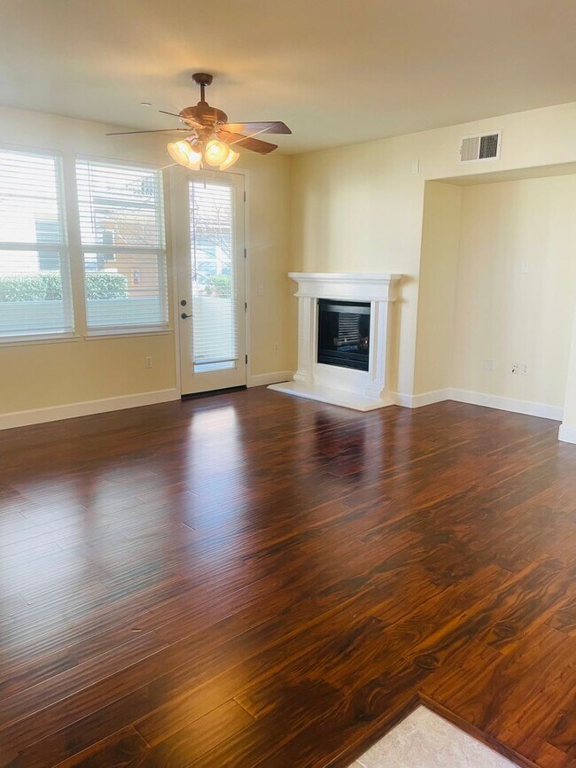 Building Photo - 421 Anchor Lane #102 - West Sacramento 95605