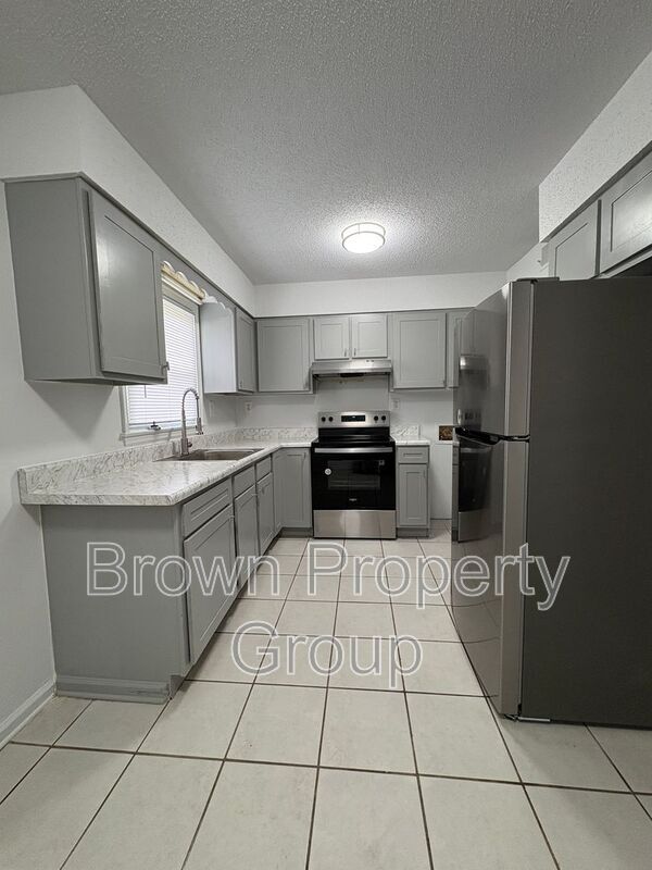 Building Photo - 2127 Grand Prix Dr