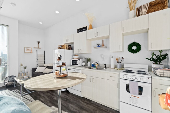 Building Photo - MAIN608