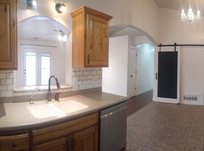 Building Photo - 1045 S 1700 W