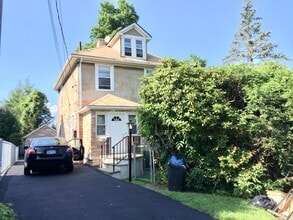 Building Photo - 147 Astor Ave