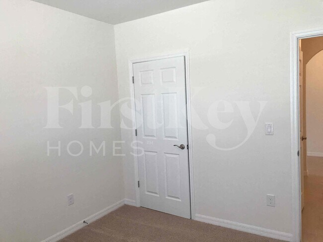 Building Photo - 1609 SW 25th Ln