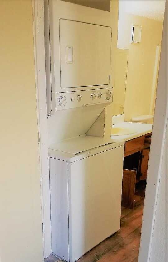 Washer & Dryer Inside Unit - 1706 SE 14th St