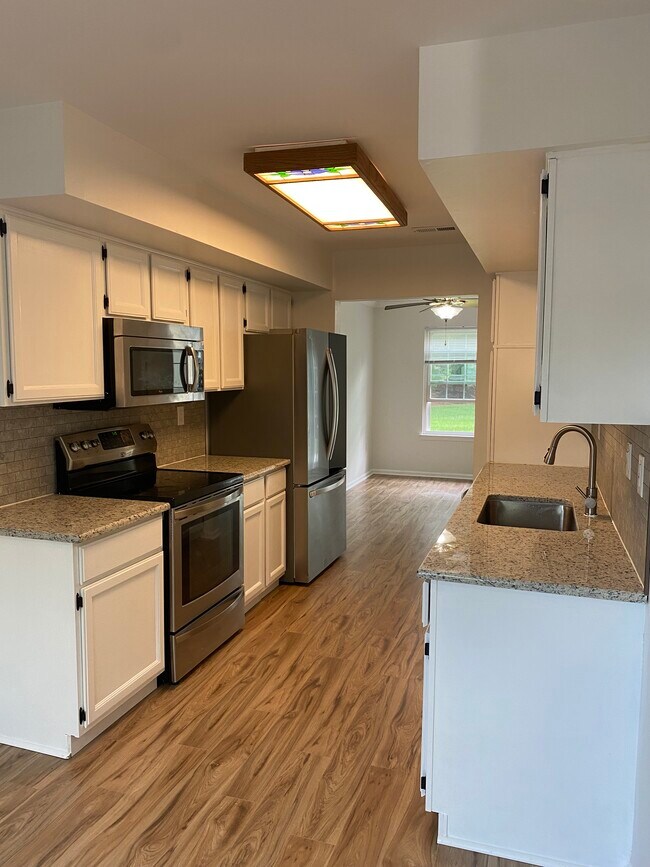 Foto del edificio - 6902 Colonial Ct