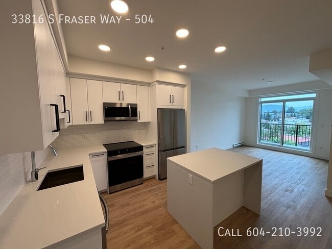 Building Photo - Top-Floor Unit in Downtown Abbotsford