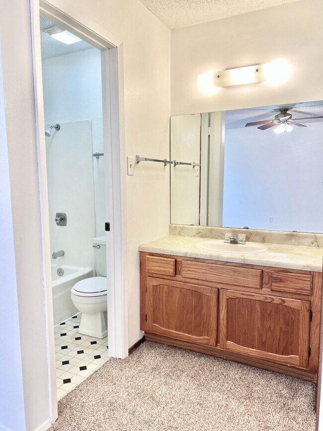 Foto del edificio - OPEN HOUSE 11/13/2023 1pm - 2pm