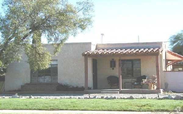 Primary Photo - 4138 E Desert Pl
