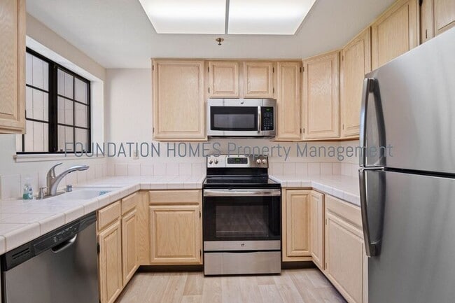 Building Photo - 130 Pelican Ln