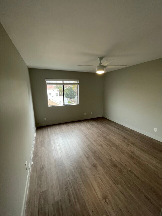 Foto del edificio - 1535 N Kenmore Ave
