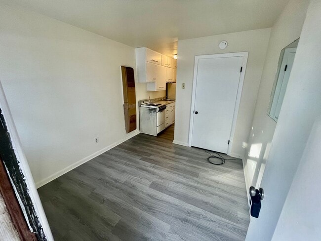 Foto del edificio - 1003 Basilone Dr