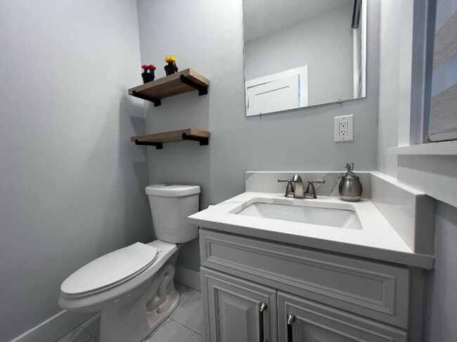 Building Photo - 10 Whispering Pines Dr