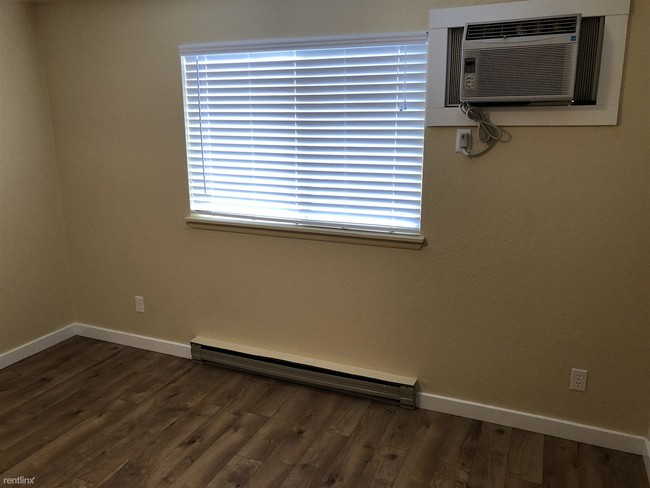 Building Photo - 40 E Pineridge Ct