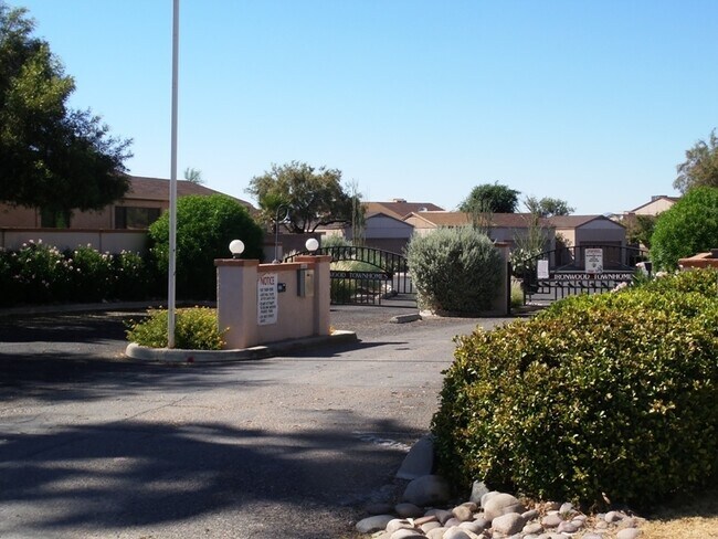 Building Photo - Silverbell & Grant Road area - 2/2 in a ga...