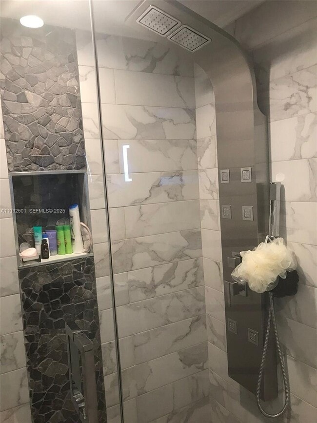 Foto del edificio - 8870 Fontainebleau Blvd