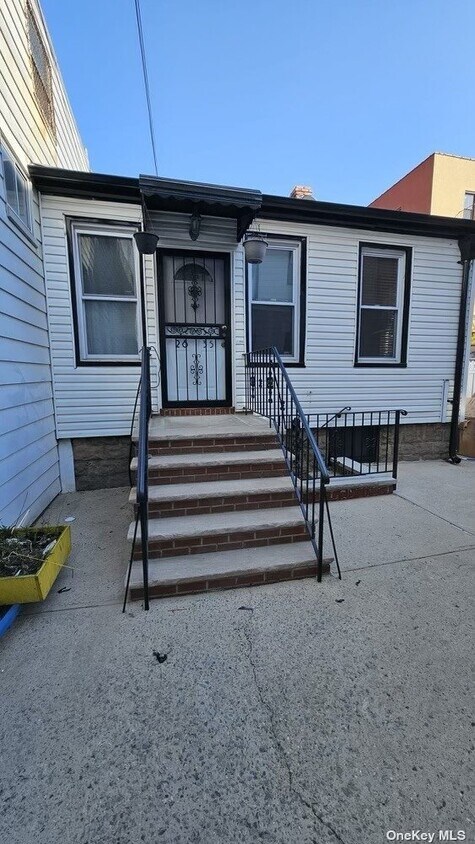 Foto principal - 28-35-35 42nd St