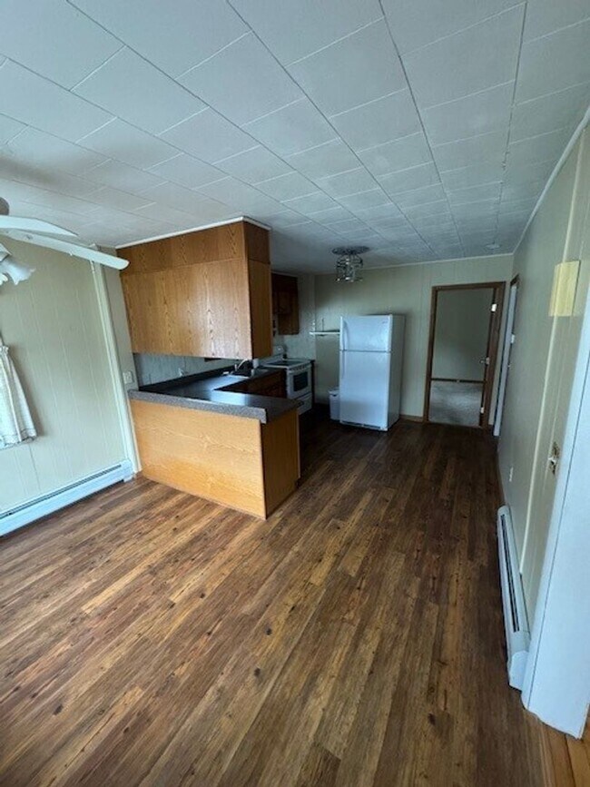 Building Photo - 2 bedroom 1 bathroom