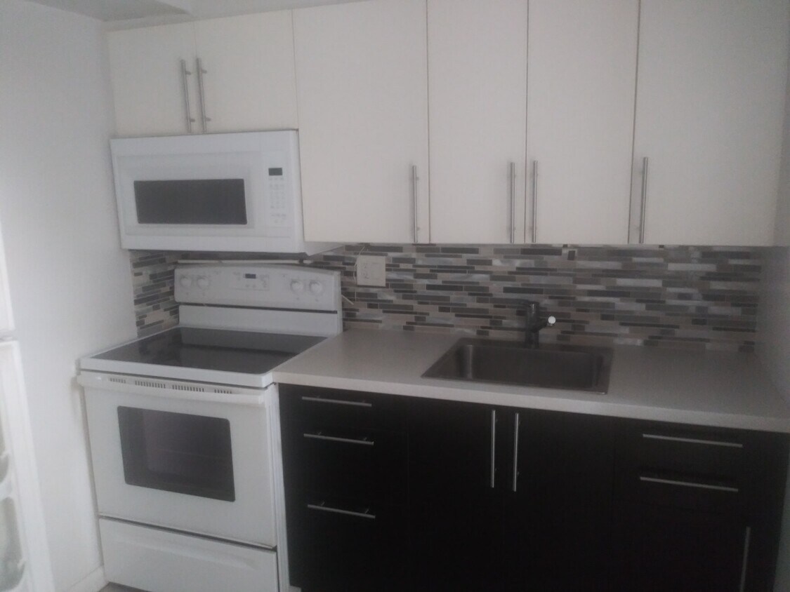 Building Photo - 808 Northeast 18th Avenue, Unit 6