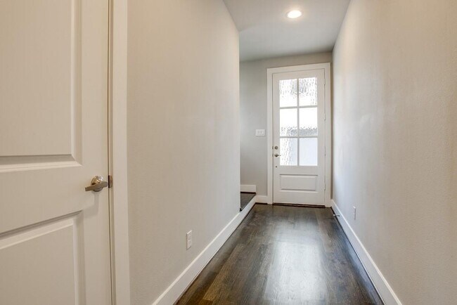 Building Photo - 6010 Chimera Ct
