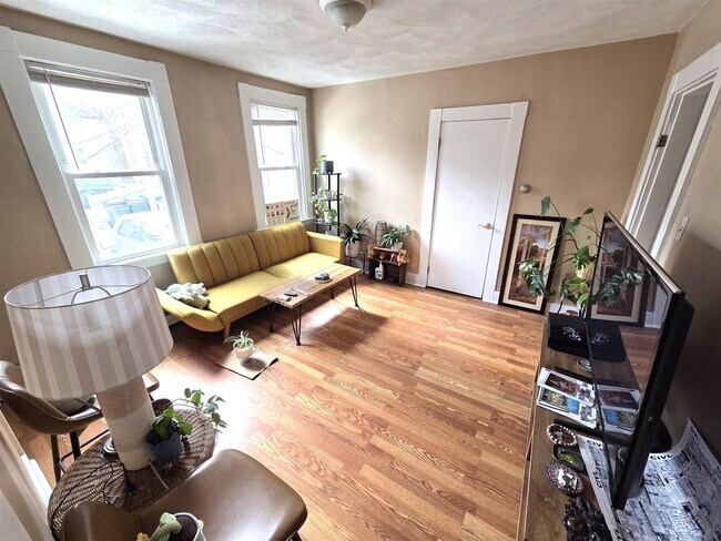 Foto del edificio - 273 Cardinal Medeiros Ave