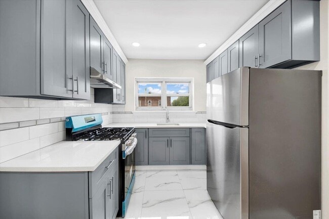 Building Photo - 4392 Carpenter Ave