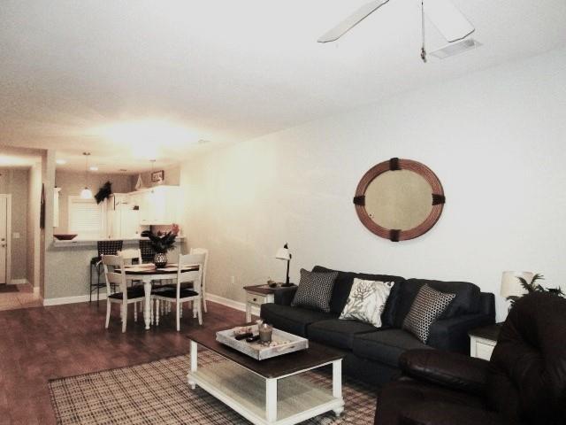 Foto del edificio - 513 Ballard Ln