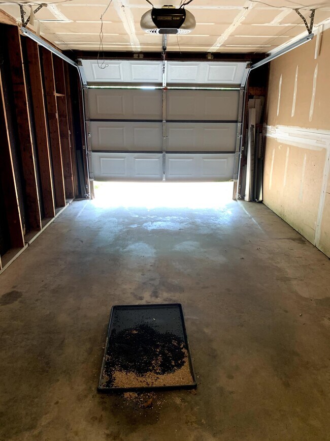 Building Photo - 4717 W Knox Dr