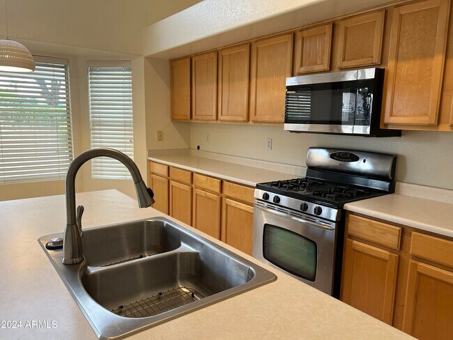 Building Photo - 1161 W Courtney Ln