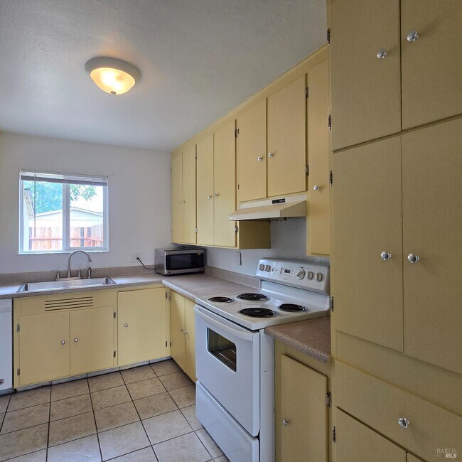 Foto del edificio - 102 Laurel St