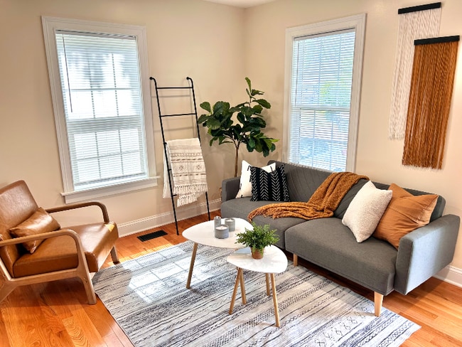 Building Photo - 2628 Hiawatha St