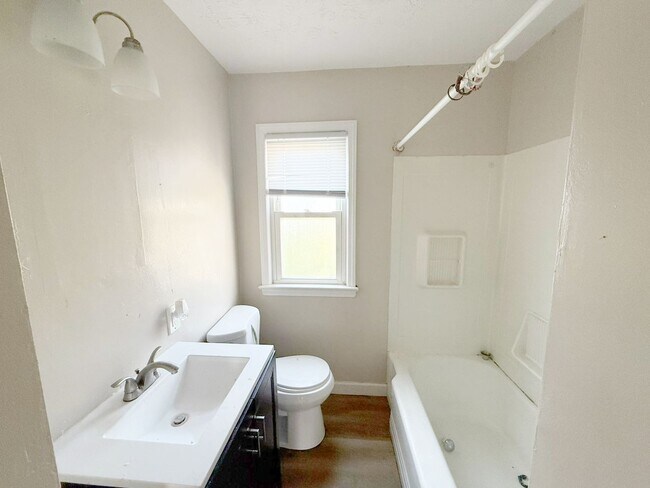 Foto del edificio - 3 BED 1 BATH BEAUTIFUL SINGLE FAMILY HOME