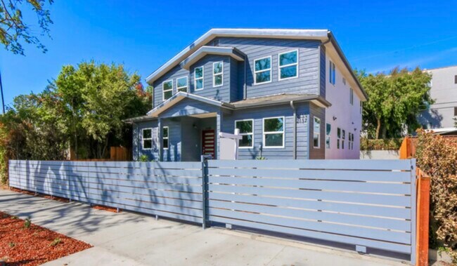 Foto del edificio - 2137 Yosemite Dr