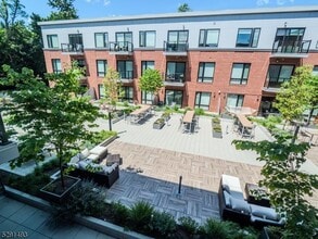 Building Photo - 173 Morris St