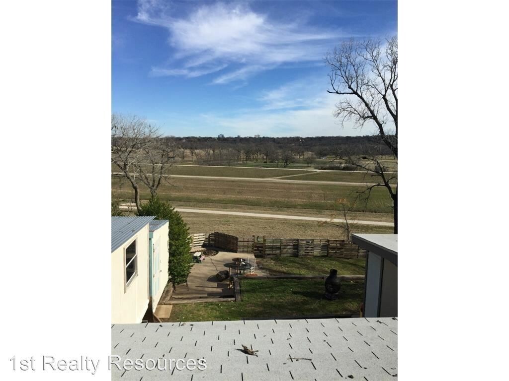 Building Photo - 325 Nursery Ln