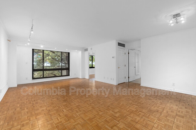 Building Photo - 1077 30th St NW