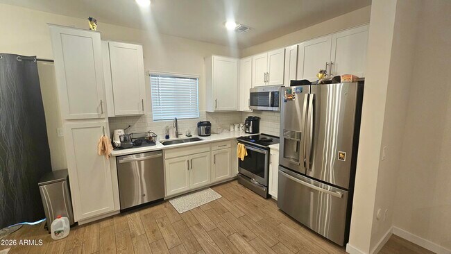 Foto del edificio - 2818 W Red Fox Rd