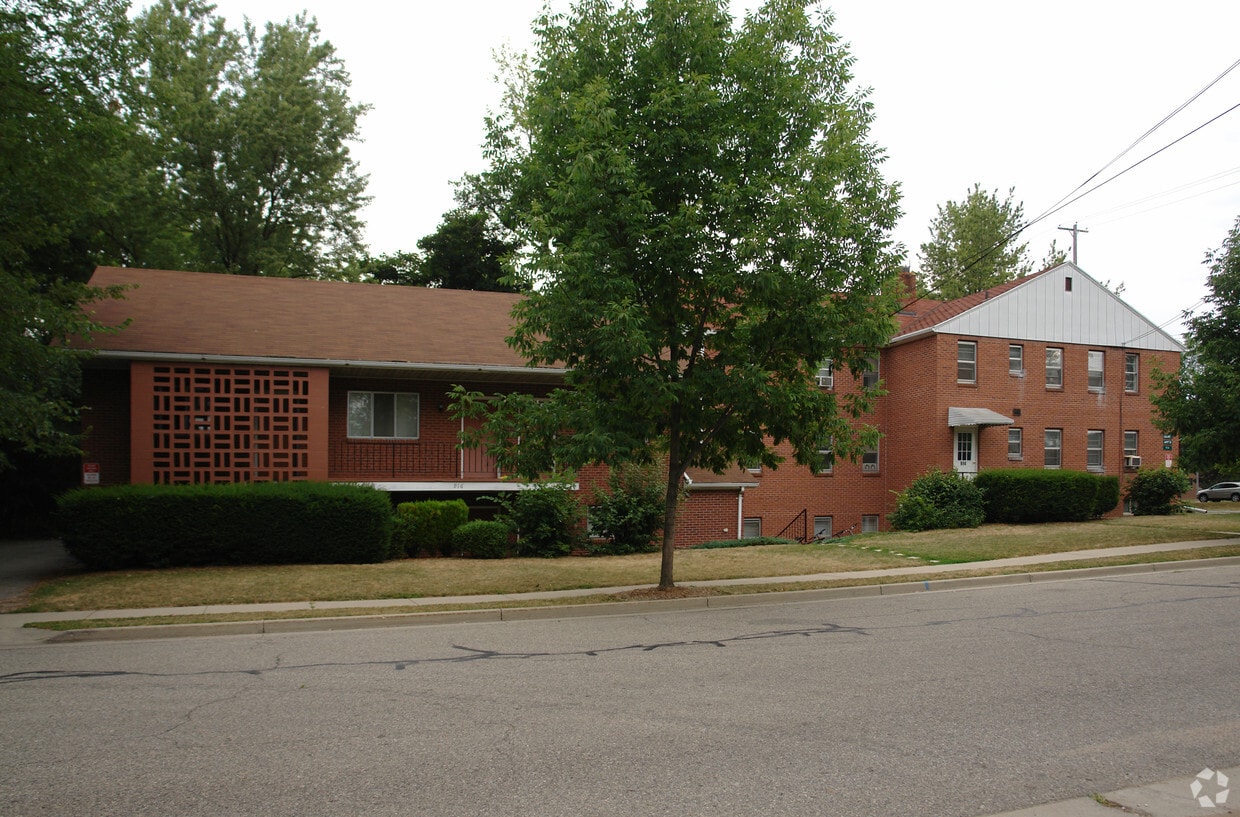 Primary Photo - Lilac Apartments