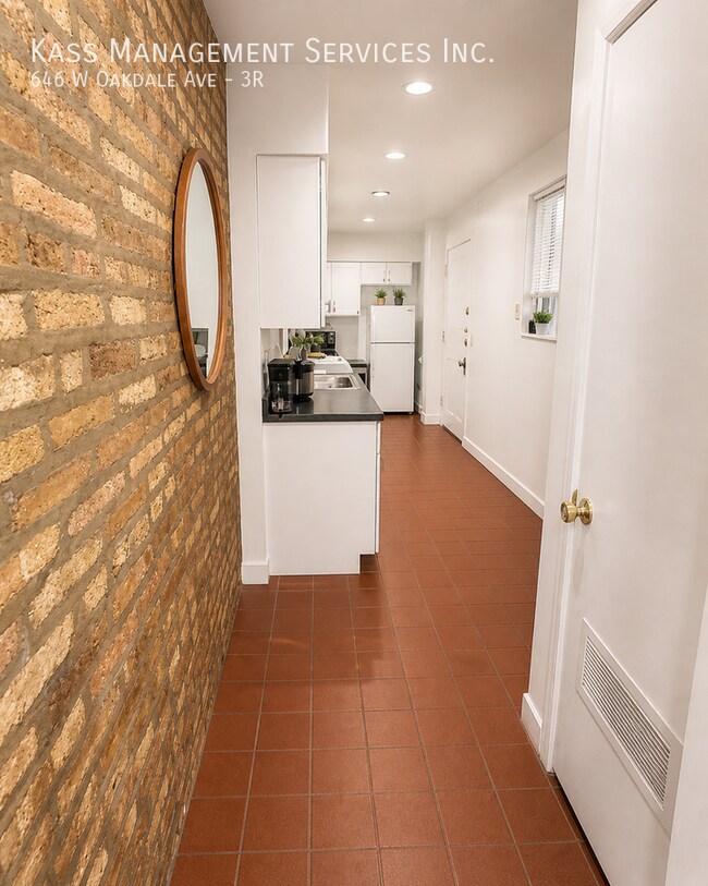 Foto del edificio - 646 W Oakdale Ave