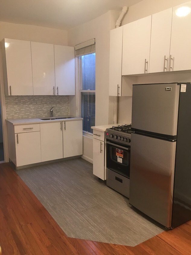 Foto principal - 837 Bedford Ave