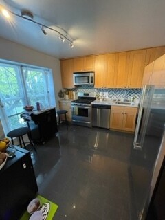 Foto del edificio - 8018 Revenna Ln